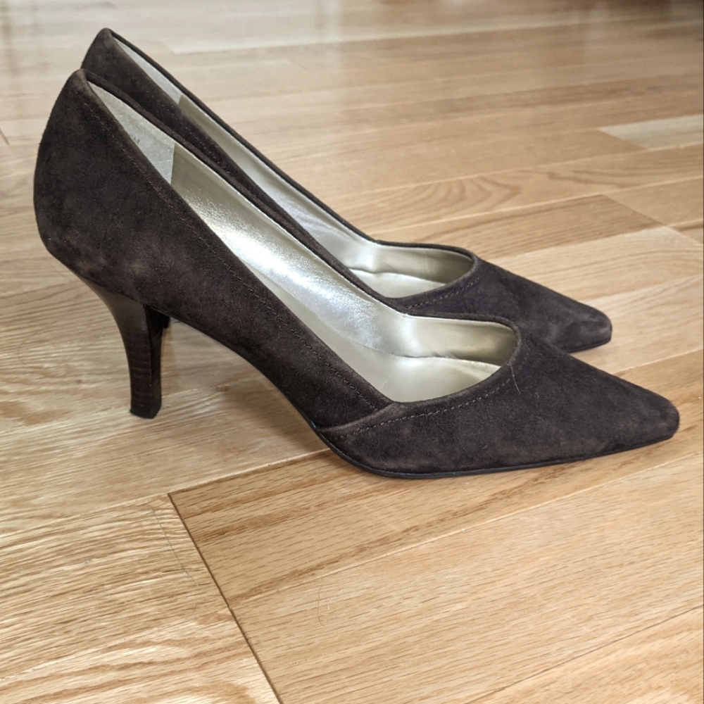 ❗SALE❗Anne Klein Brown Suede Heels